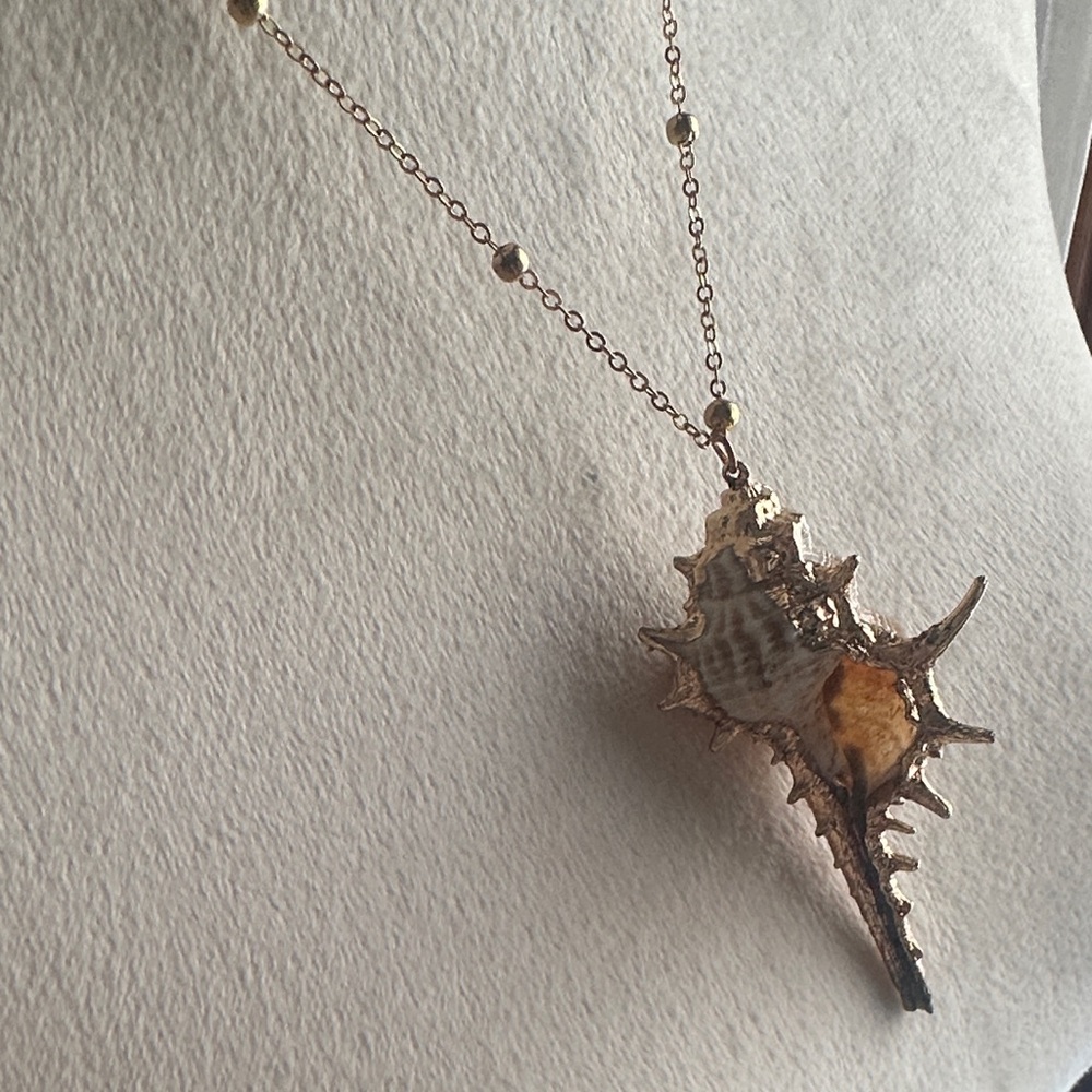 Statement Gold Shell Pendant Necklace - image 8